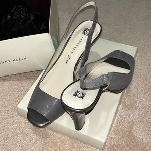 Sexy gray shoes. Open toe, slim platform.